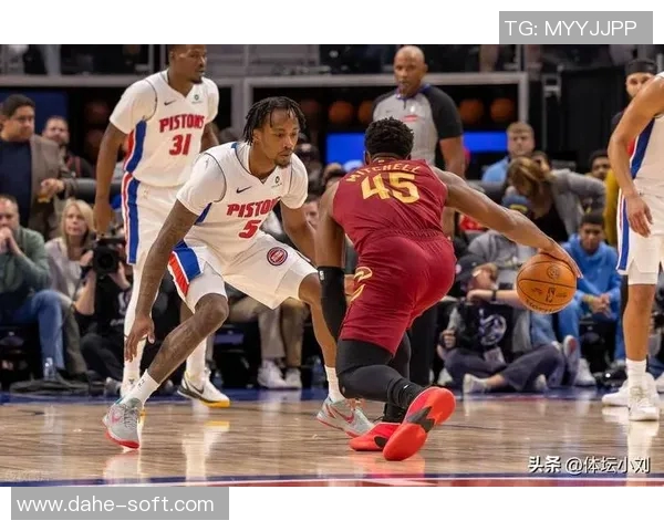 康宁汉姆单节17分三分雨打乱76人防守,主导比赛节奏逆转战局 康宁汉姆单节17分三分雨打乱76人防守,主导比赛节奏逆转战局